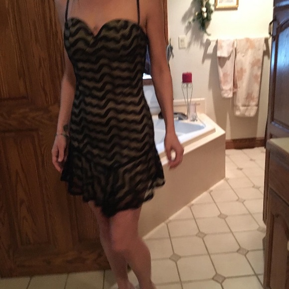 SOLD Cute little black dress - Picture 7 of 10